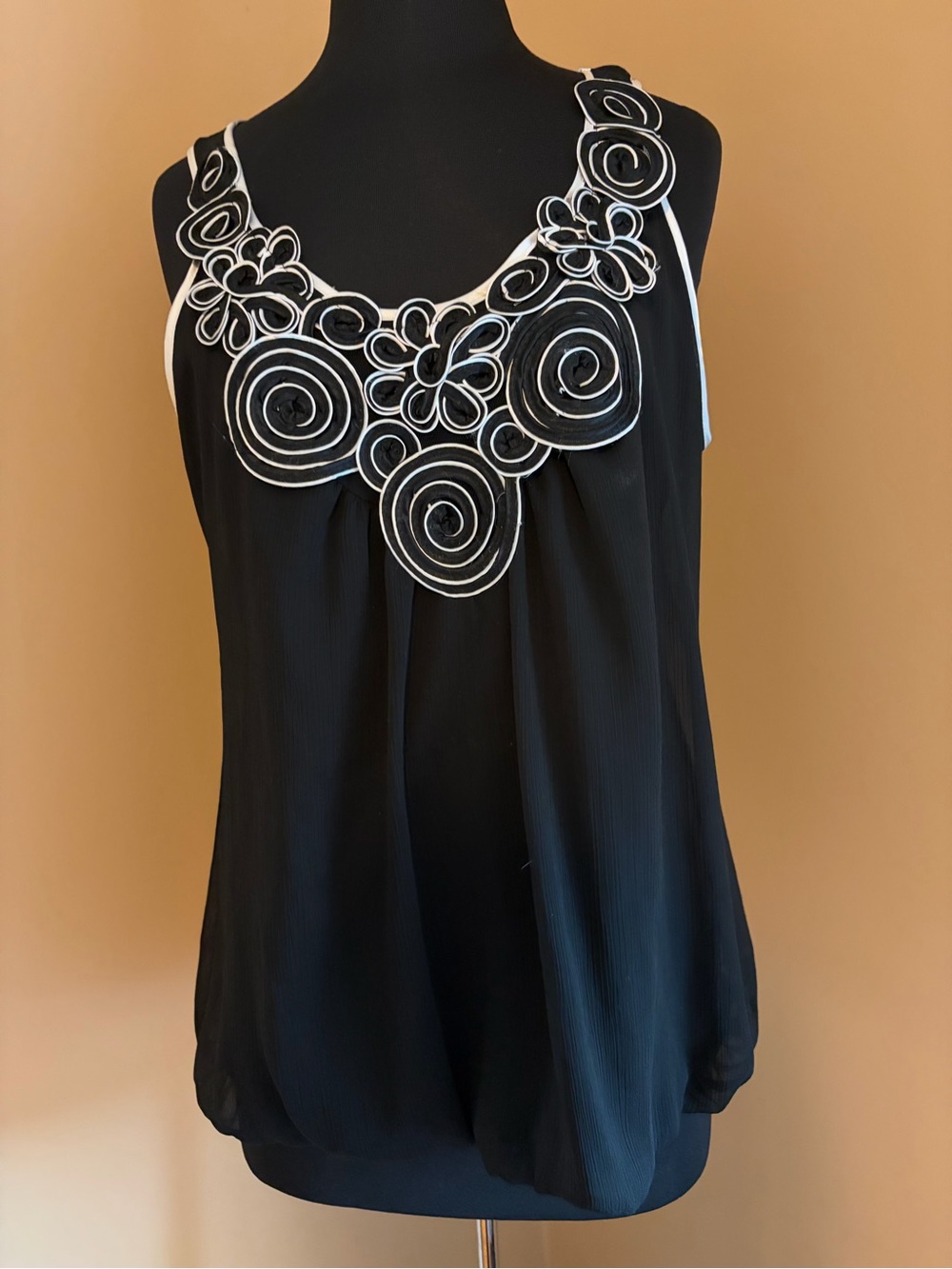 Black Floral Swirl-Trim Sleeveless Camisole
